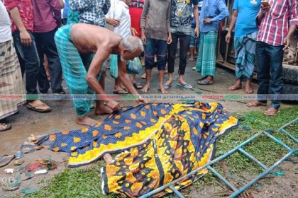 দুই বাসের প্রতিযোগিতায় প্রাণ  হারালেন দুই বোন