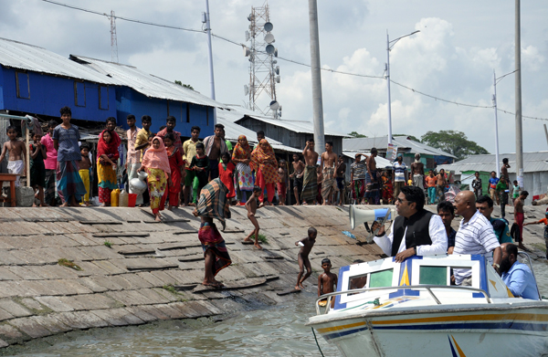 বহুতল ভবনের ছাদ থেকে ঝূঁকিপূর্ণ মালামাল সরিয়ে ফেলার আহ্বান মেয়র সাদিকের