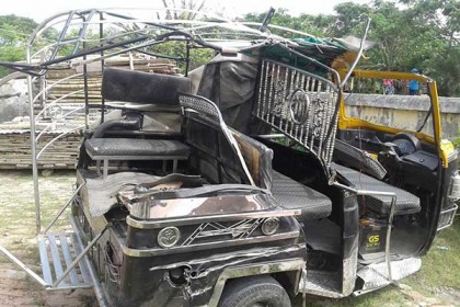 বাগেরহাটে পণ্যবাহী ট্রাকের ধাক্কায় মাহেন্দ্র চালকসহ নিহত ৩