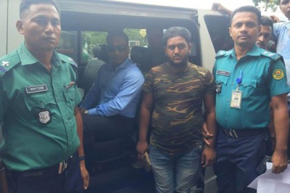 চট্টগ্রামে বিআরটিএ'র অভিযান


