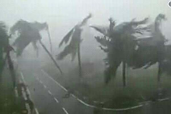 ২১০ কিলোমিটার বেগে ওড়িশায় আঘাত হেনেছে ফণী