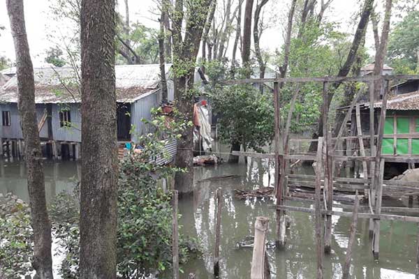 ফণীর প্রভাবে বেড়িবাঁধ ভেঙে পটুয়াখালীতে ২৫ গ্রাম প্লাবিত
