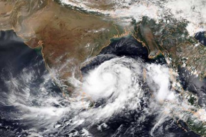'সন্ধ্যা থেকে ঘূর্ণিঝড়ের আওতায় পুরো বাংলাদেশ' 