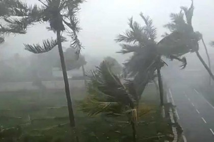 ঘূর্ণিঝড়ের কোন সতর্ক সংকেত দ্বারা কী বোঝায়?