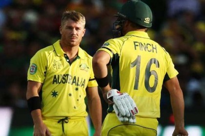 ‘ক্ষুধার্ত’ ওয়ার্নারকে পেতে মরিয়া ফিঞ্চ