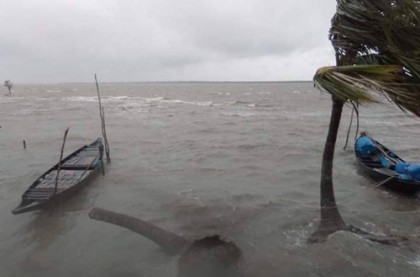 খুলনায় ফণী’র প্রভাবে দমকা হাওয়া-বৃষ্টি