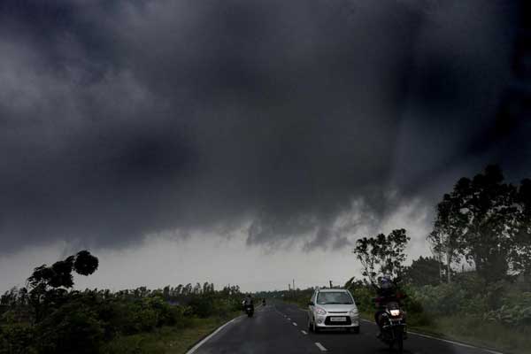 ফণীর দাপটে পুরী যেন ভুতুড়ে শহর