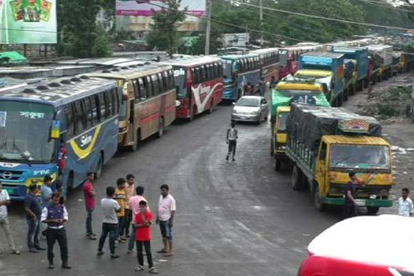 পাটুরিয়া-দৌলতদিয়ায় পারের অপেক্ষায় সহস্রাধিক গাড়ি