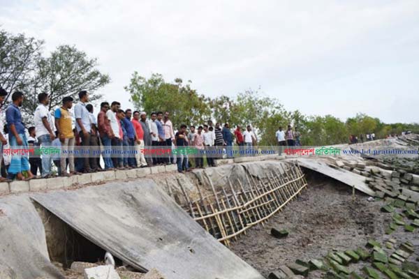 সাতক্ষীরায় আশ্রয়কেন্দ্রে বৃদ্ধার মৃত্যু, বেড়িবাঁধ হুমকির মুখে