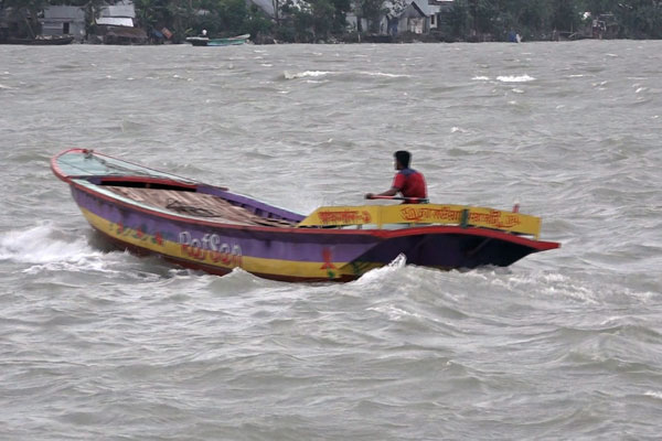 বরিশালে টানা তৃতীয় দিনের মতো সব ধরনের নৌ চলাচল বন্ধ
