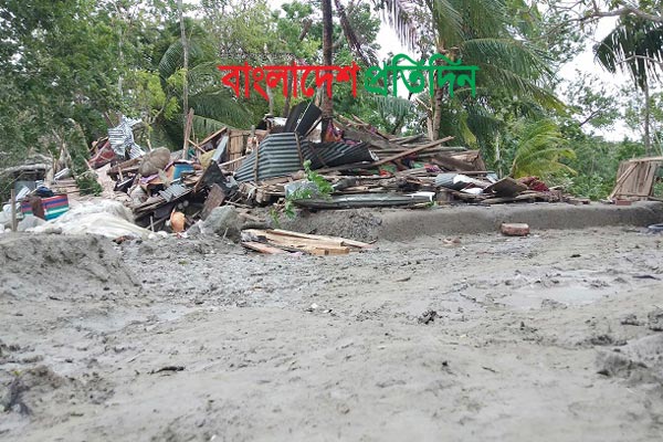 বরগুনায় ঘরচাপায় দাদি ও নাতি নিহত