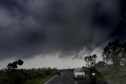 ফণীর দাপটে পুরী যেন ভুতুড়ে শহর
