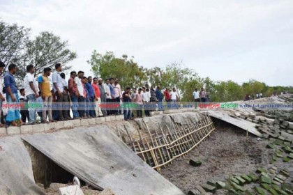 সাতক্ষীরায় আশ্রয়কেন্দ্রে বৃদ্ধার মৃত্যু, বেড়িবাঁধ হুমকির মুখে