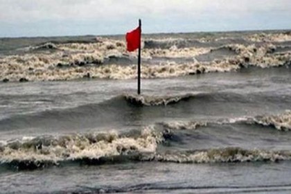 নিস্তেজ হয়ে পড়েছে ‘ফণী’, নামলো বিপদ সংকেত