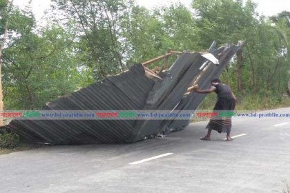 ফণীর প্রভাবে খুলনায় সাড়ে ৪ হাজার ঘরবাড়ি বিধ্বস্ত 
