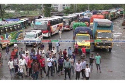 পাটুরিয়া-দৌলতদিয়া ঘাটে আটকে পড়েছে ৫ শতাধিক যানবাহন