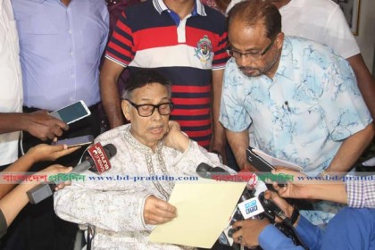 জি এম কাদেরকে ভারপ্রাপ্ত চেয়ারম্যান করলেন এরশাদ