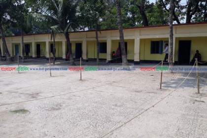 ভোটারশূন্য আদিতমারির ভোটকেন্দ্রগুলো