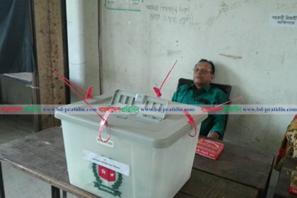কুমিল্লার বরুড়া উপজেলা; ভোটার নেই, ঘুমাচ্ছেন কর্মকর্তা!
