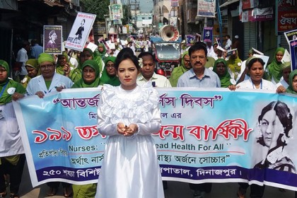 নানা আয়োজনে দিনাজপুরে নার্সেস দিবস পালন