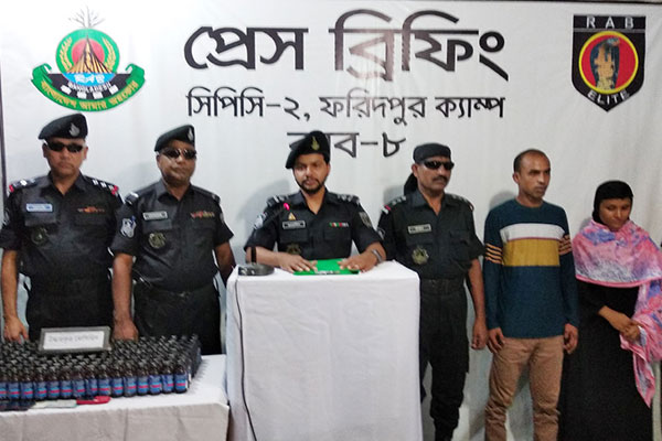 ফরিদপুরে ফেনসিডিলসহ স্বামী-স্ত্রী আটক