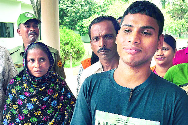 হারানো সন্তান এক যুগ পর মায়ের কোলে