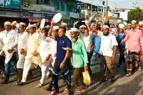 ৯ দফা দাবিতে রাজপথে পাটকল শ্রমিকরা

