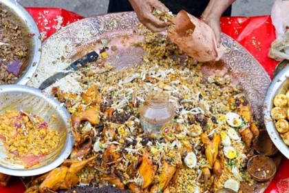 'বড় বাপের পোলায় খায়, ঠোঙা ভইরা লইয়া যায়'