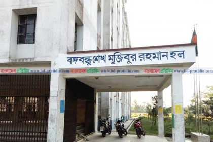 হল ছাড়ছেন না অছাত্ররা, হল প্রশাসনের কঠিন হুঁশিয়ারি 