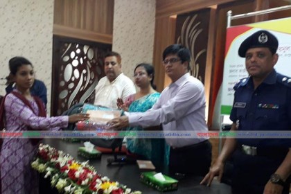 পঞ্চগড়ে ক্ষুদ্র নৃ-গোষ্ঠীর শিক্ষার্থীদের মাঝে শিক্ষা উপকরণ বিতরণ 