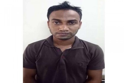 চট্টগ্রামে অস্ত্র-গুলিসহ সন্ত্রাসী গ্রেফতার