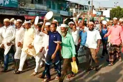৯ দফা দাবিতে রাজপথে পাটকল শ্রমিকরা

