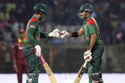 তামিম-সৌম্যের ব্যাটে দুর্দান্ত শুরু টাইগারদের