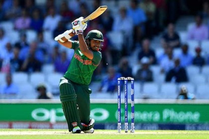 সৌম্যের দুর্দান্ত হাফসেঞ্চুরি