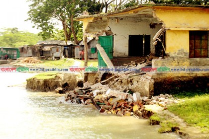 বিষখালি নদীর ভাঙনে হুমকিতে শতাধিক স্থাপনা