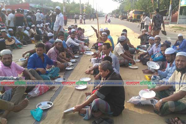 খুলনায় তৃতীয় দিনের মতো আন্দোলনে রাষ্ট্রায়ত্ত পাটকল শ্রমিকরা