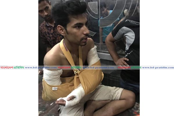 লিচু পাড়তে গিয়ে গণপিটুনির শিকার রাবির ২ ছাত্রলীগ নেতা