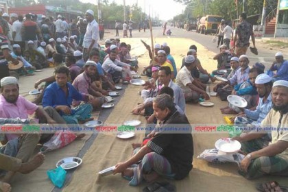 খুলনায় তৃতীয় দিনের মতো আন্দোলনে রাষ্ট্রায়ত্ত পাটকল শ্রমিকরা