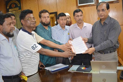 কর্মচারীদের বেতন বৈষম্য নিরসনে প্রধানমন্ত্রী বরাবর স্মারকলিপি