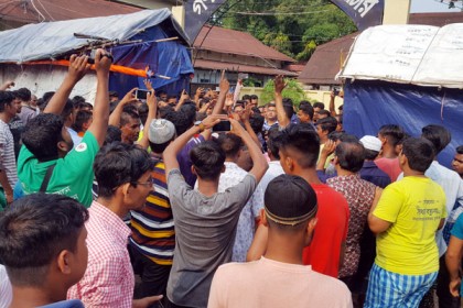 ব্যবসায়ীদের তোপের মুখে ভ্রাম্যমাণ আদালতের বিচারক

