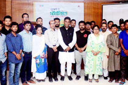 'বঙ্গবন্ধুর স্বপ্ন বাস্তবায়নে কাজ করে যাচ্ছেন প্রধানমন্ত্রী'

