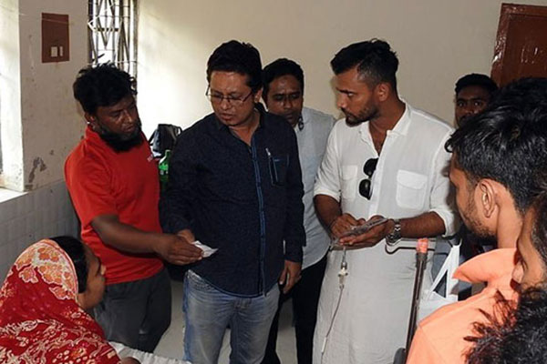মাশরাফির বিরুদ্ধে স্ট্যাটাস; চট্টগ্রাম মেডিকেলের জ্যেষ্ঠ চিকিৎসককে শোকজ