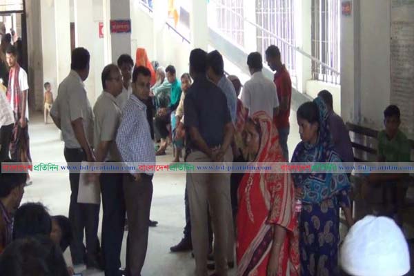 নরসিংদীতে সড়কে প্রাণ গেল সংবাদিকসহ ৩ জনের