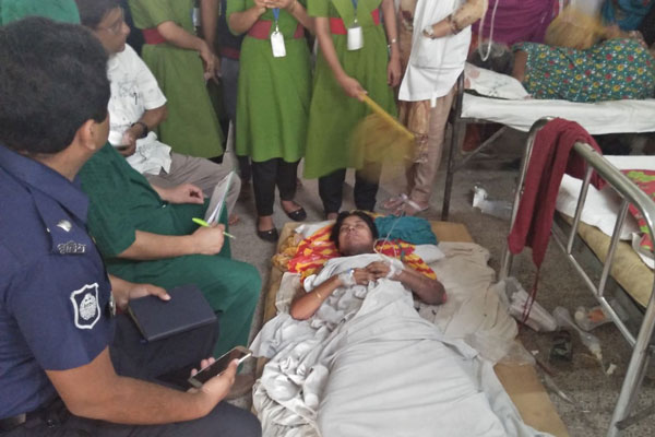 পাবনায় গৃহবধূকে পুড়িয়ে হত্যাচেষ্টা 

