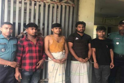 চট্টগ্রামে চার মোটরসাইকেল চোরকে গ্রেফতার

