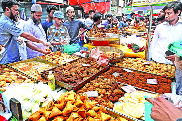 সাহরি ও ইফতারে কী খাবেন