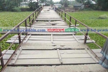 গলাচিপায় ঝুঁকিপূর্ণ ব্রিজ