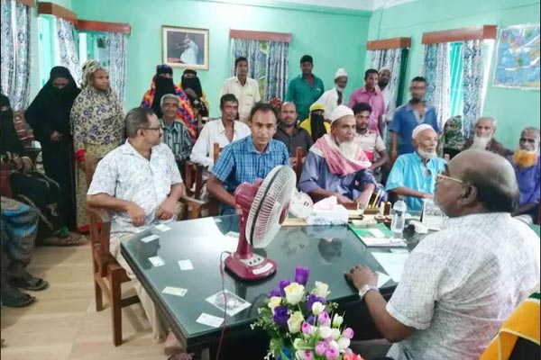 খুঁটি-তার টানার ৩ বছরেও বিদ্যুৎ পায়নি ৩০ পরিবার