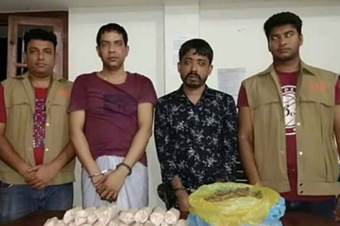 শীর্ষ সন্ত্রাসী সুমনসহ দুজন গ্রেফতার, অস্ত্র ও মাদক উদ্ধার