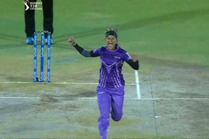 জাহানারার দখলে ‘বল অব দ্য উইমেন্স আইপিএল’ (ভিডিও)